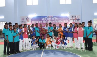 जशपुर राज्य स्तरीय शालेय हॉकी प्रतियोगिता में दुर्ग संभाग बना ओवरऑल चौंपियन