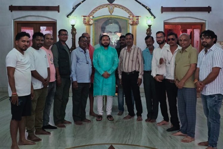 आरंग विधायक एवं मंत्री गुरु खुशवंत साहेब जी के मार्गदर्शन में आरंग के पत्रकारों ने बस्तर महाराजा कमलचंद्र भंजदेव से की सौजन्य भेंट