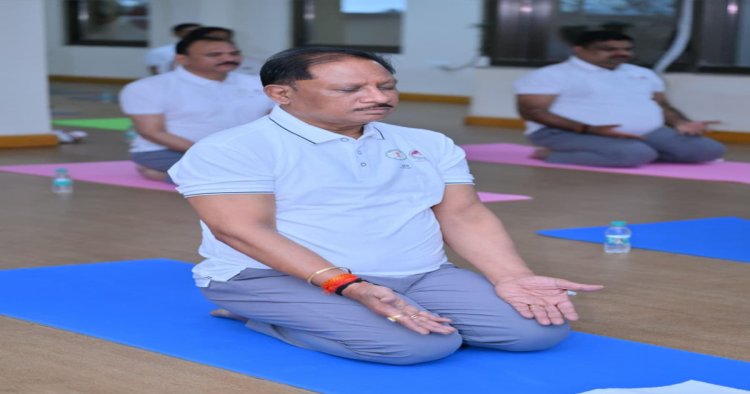 चिंतन शिविर 3.0: योग से हुई नई सुबह, मुख्यमंत्री विष्णु देव साय ने दिया स्वस्थ और संतुलित जीवन का संदेश