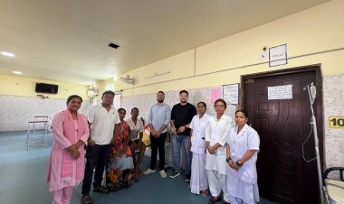 जशपुर जिला अस्पताल में मौत से जंग जीत गया 55 वर्षीय मरीज, आंत में छेद और सेप्टिक शॉक के बीच डॉक्टरों ने की जटिल सर्जरी : हालात थे बेहद नाजुक, कई बार गिरा ब्लड प्रेशर,सर्जरी के बाद ICU में रखा गया, उपचार के बाद स्वस्थ होकर घर लौटा मरीज