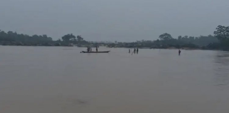 KANKER KOTRI RIVER ACCIDENT : कोटरी नदी में नाव पलटी, 12 लोग डूबने से बचे