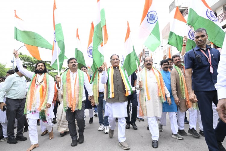 एक तिरंगा, हजारों दिल और एक संकल्प—‘राष्ट्र सर्वोपरि’; CM साय की अगुवाई में रायपुर में भव्य तिरंगा यात्रा