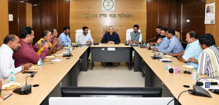 गरियाबंद के विकास का नया रोडमैप तैयार! कलेक्टर रणबीर शर्मा ने खोले प्राथमिकताओं के पत्ते, पर्यटन से शिक्षा तक बड़े बदलाव पर जोर