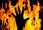 प्यार का खौफनाक अंत! प्रेमिका पर पेट्रोल डालकर लगाई आग, गंभीर हालत में अस्पताल में भर्ती, आरोपी फरार