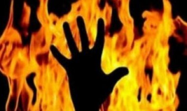 प्यार का खौफनाक अंत! प्रेमिका पर पेट्रोल डालकर लगाई आग, गंभीर हालत में अस्पताल में भर्ती, आरोपी फरार