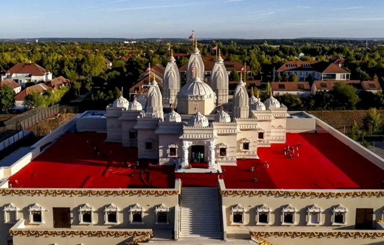 पेरिस में स्वामीनारायण मंदिर का निर्माण सृजन और संतों की संकल्प शक्ति का प्रमाण : पीएम मोदी