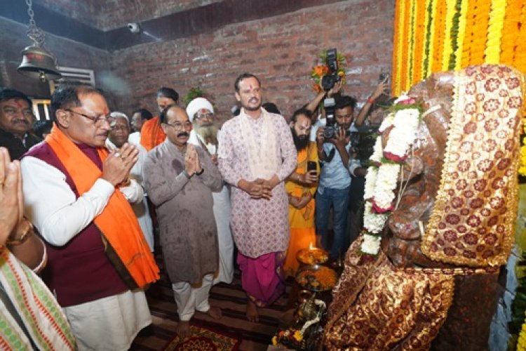 मुख्यमंत्री विष्णु देव साय ने मदकूद्वीप के प्राचीन मंदिरों में की पूजा-अर्चना