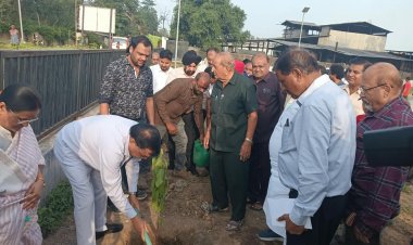 गांधी जयंती पर औद्योगिक क्षेत्र कोरबा में लगाए गए लगभग 100 पौधे,श्रम मंत्री लखनलाल देवांगन ने पौधे रोपकर दिया पर्यावरण संरक्षण का संदेश