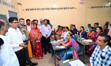 वित्त मंत्री ओ.पी. चौधरी ने पंचपारा में विद्यार्थियों की प्रतिभा को सराहा