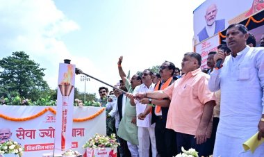 विकसित भारत के संकल्प से जगमगाया जशपुर, पर्यटन मंत्री राजेश अग्रवाल के नेतृत्व में निकली ‘सेवा ज्योति यात्रा’