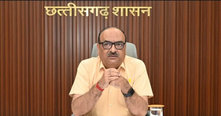 शासकीय योजनाओं के क्रियान्वयन और निर्माण कार्यों में तेजी लाई जाएरू मुख्य सचिव विकासशील